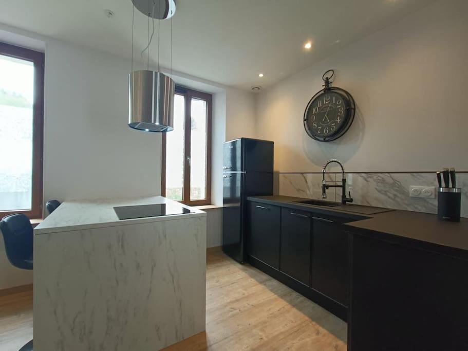 # Le Beffroi# Maison# Murol Bagian luar foto