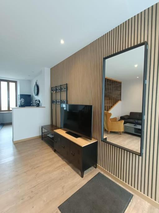 # Le Beffroi# Maison# Murol Bagian luar foto