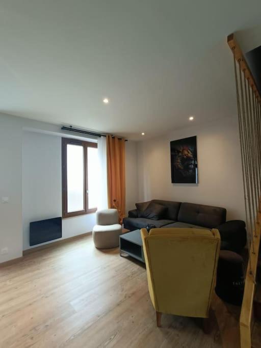 # Le Beffroi# Maison# Murol Bagian luar foto